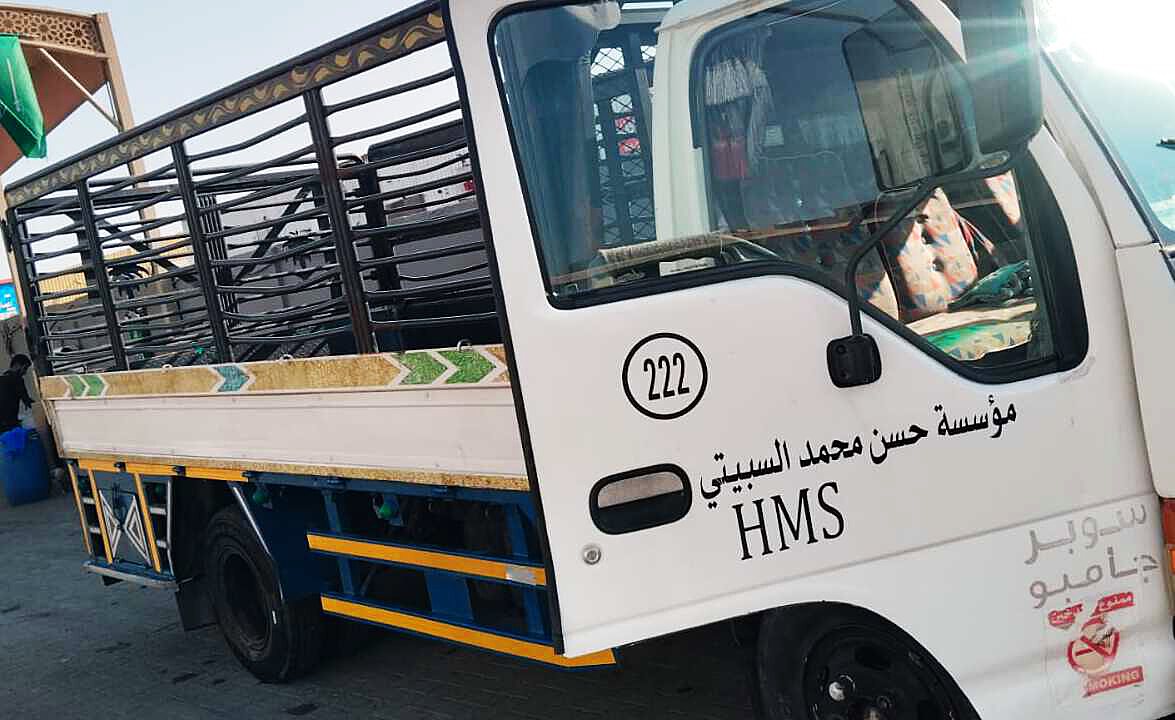 شاحنة نقل أثاث